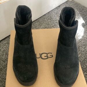 Ugg size 8 Kristen Boots black